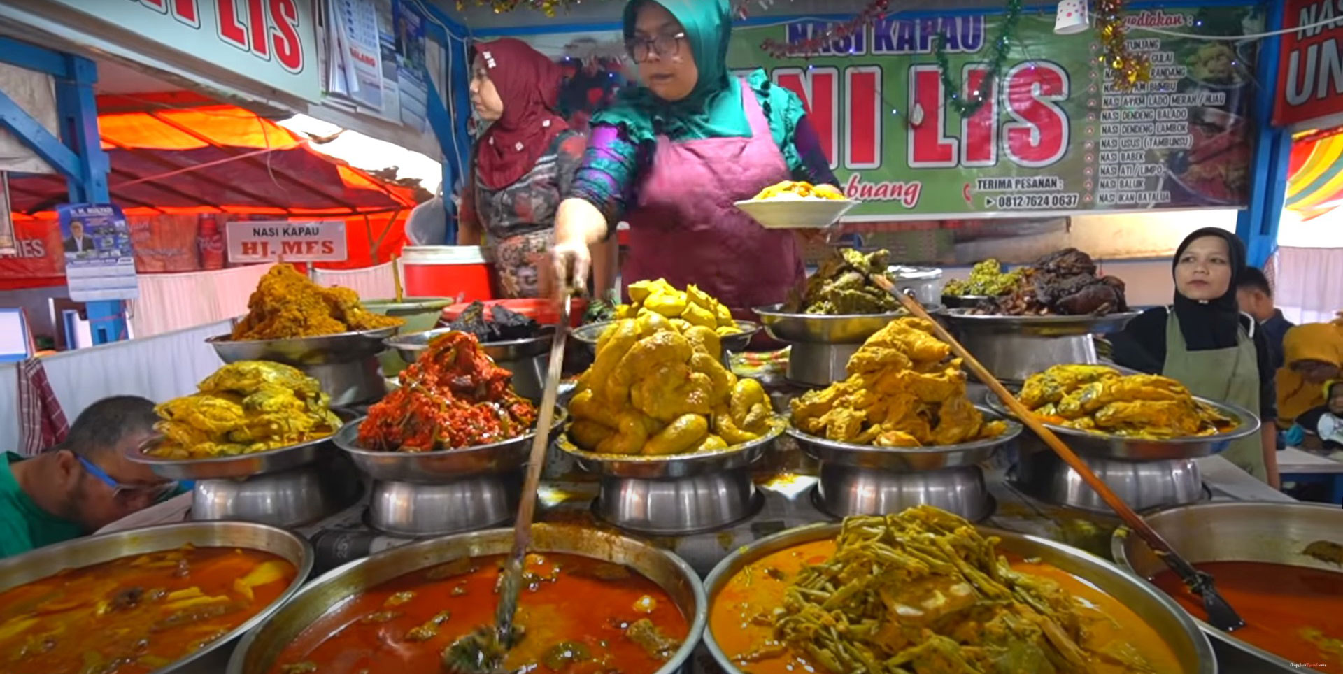 INDONESIAN STREET FOOD – Bukittinggi’s BEST Street Food Guide! CRAZY